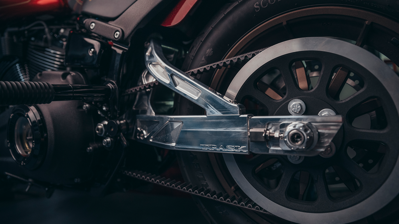 SWING ARM - ASSAULT - ALL M8 SOFTAILS