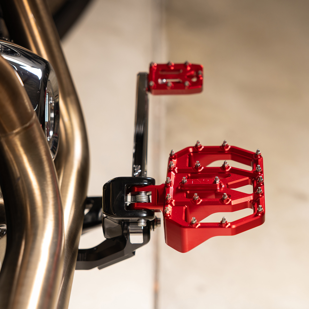 FLOORBOARDS AGGRESSOR MINI FXD FXR XL RED